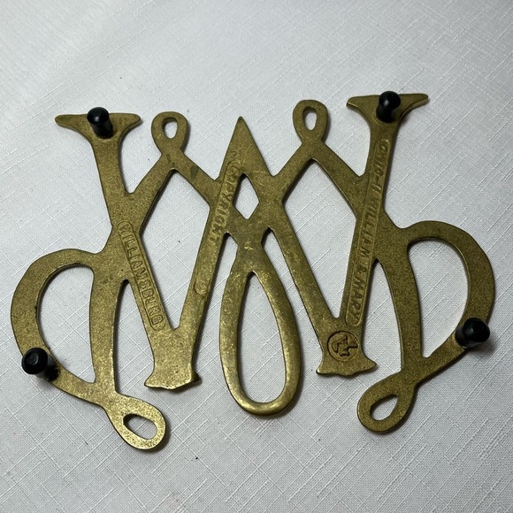 Vintage WILLIAMSBURG Brass Trivet. Stamped. - Picture 3 of 5